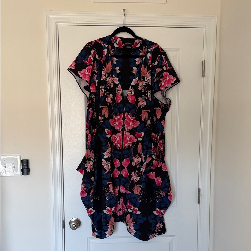 City Chic Floral V-Neck Short Sleeve Zip-Up Dress – Black with Pink Floral